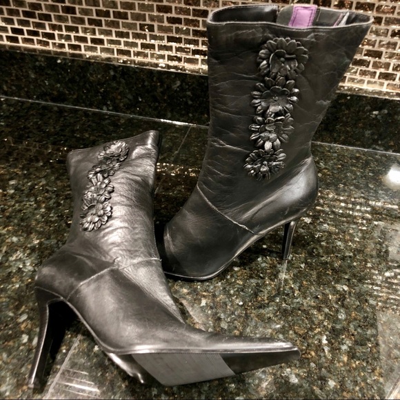 NEW- BEAUTIFUL BLACK LEATHER BOOTS - Size 10 - Picture 2 of 6